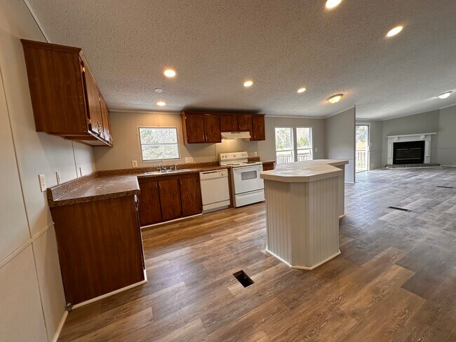 Building Photo - 252 Cobb Rd