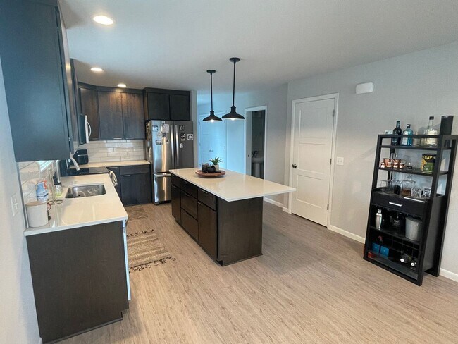Building Photo - Newly built 2 bed / 2.5 bath townhouse in ...