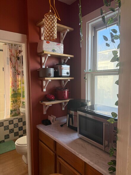 Building Photo - 66 Callender St