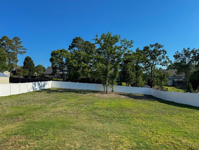Building Photo - Spacious 4 Bed 3 Bed Home in Pine Forest School District