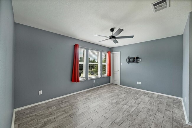Building Photo - 214 Briarwood Dr