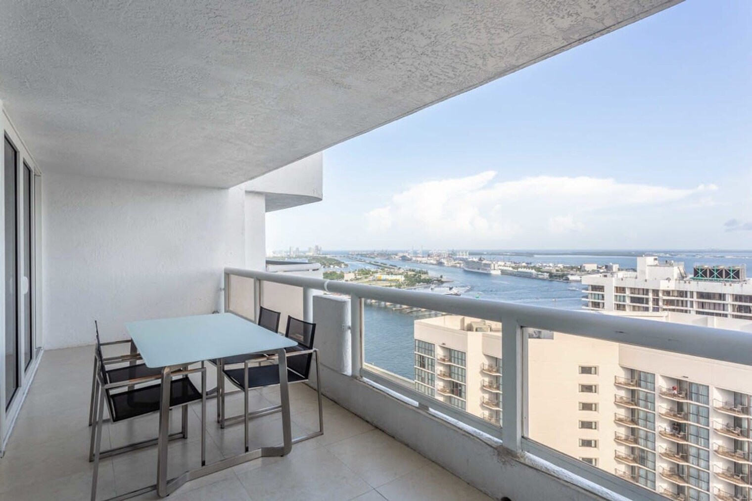 Building Photo - 601 Biscayne Blvd