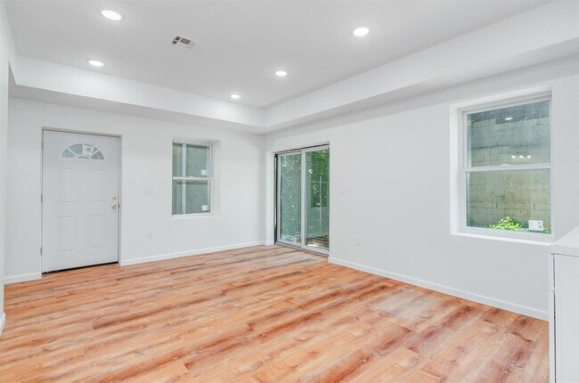 Building Photo - 85 Myrtle Ave