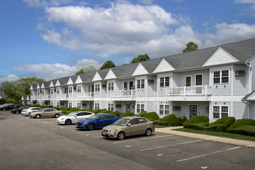 Building Photo - Fairfield Knolls at West Babylon