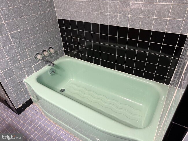 Building Photo - 251 Summit Ave