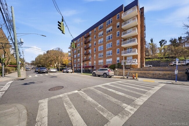 Building Photo - 250 N Broadway