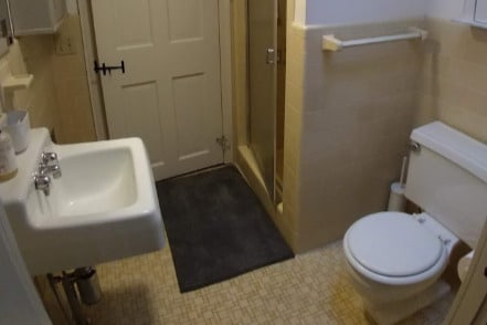 Shower, Bathroom (shared) - 48 Benefit St