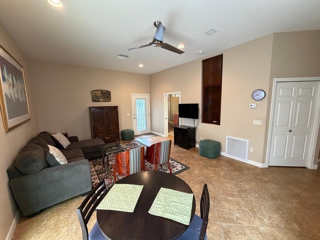 Building Photo - 4132 E Grandview Cir