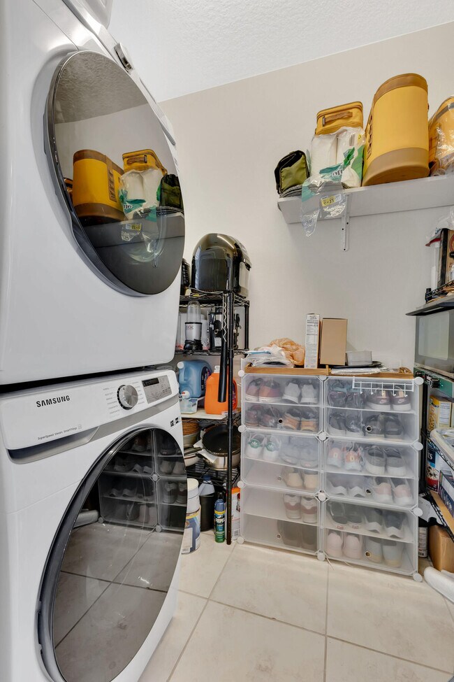 Building Photo - 5120 Caspian St