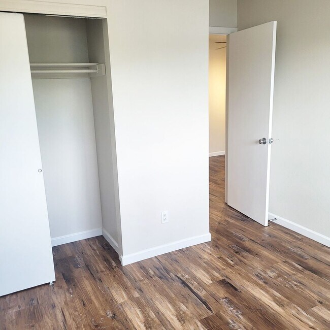 Building Photo - Westdale Townhomes