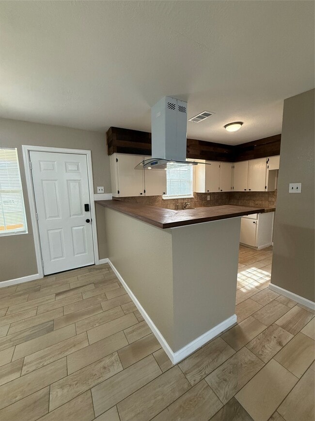 Building Photo - 7225 Hummingbird Ln