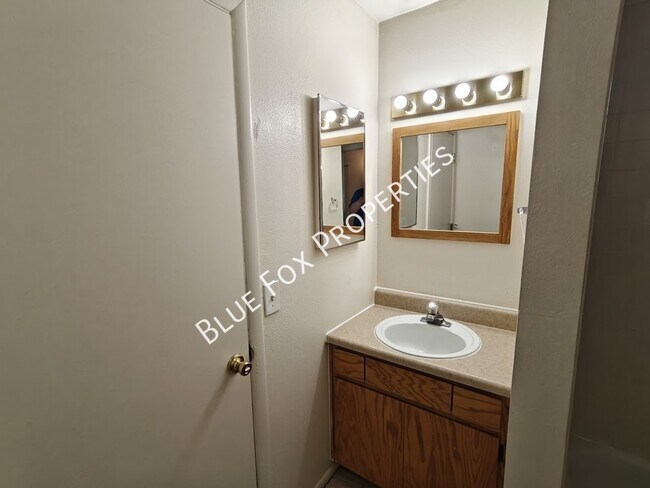 Building Photo - 3318 E Bellevue St