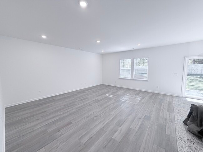 Building Photo - 522 Red Dragon Dr