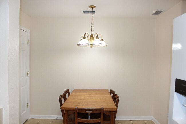 Building Photo - 4434 Gearhart Rd