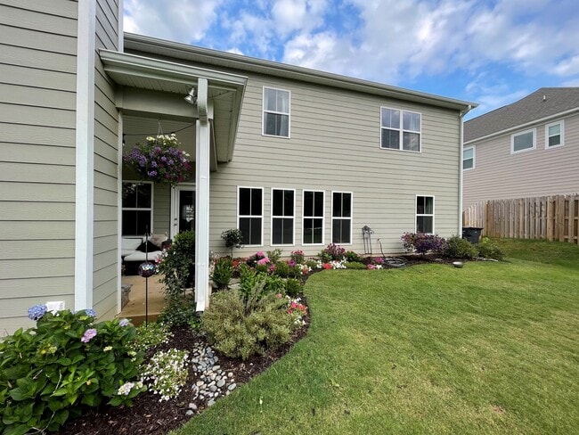 Building Photo - Beautiful Home located in Evans