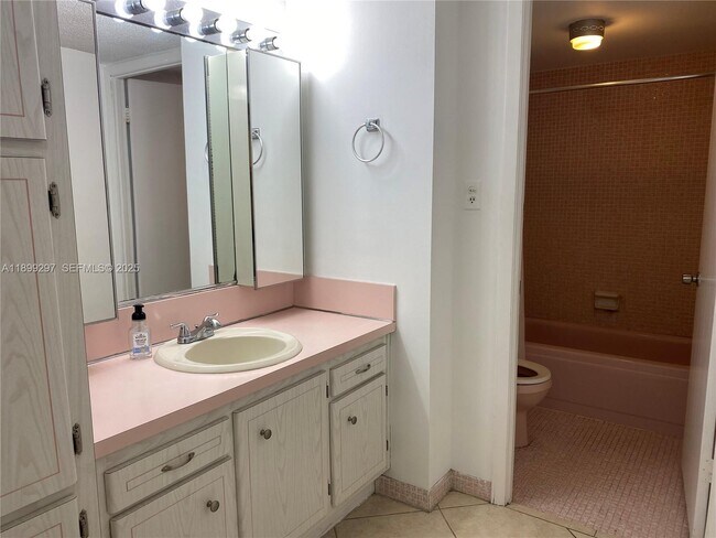 Building Photo - 18031 Biscayne Blvd