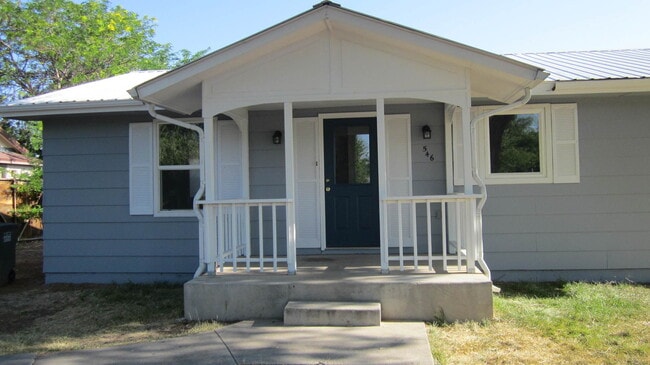 Building Photo - Newly Remodeled 3 Bedroom, 2 Bath Home on Montezuma Avenue