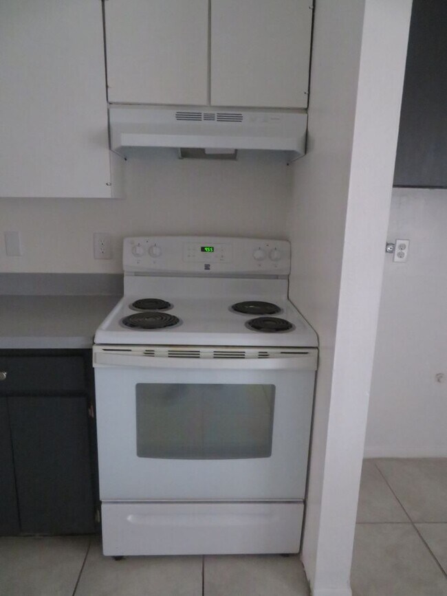 Building Photo - Clean 3 Bedroom 2 Bath Home For Rent