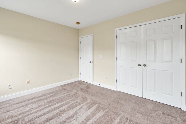 Building Photo - Leland Wedgewood at Lanvale community, Great open floor plan, on level, hardwoods, fire place, ma...