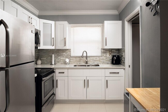 Building Photo - 7505 SW 82nd St