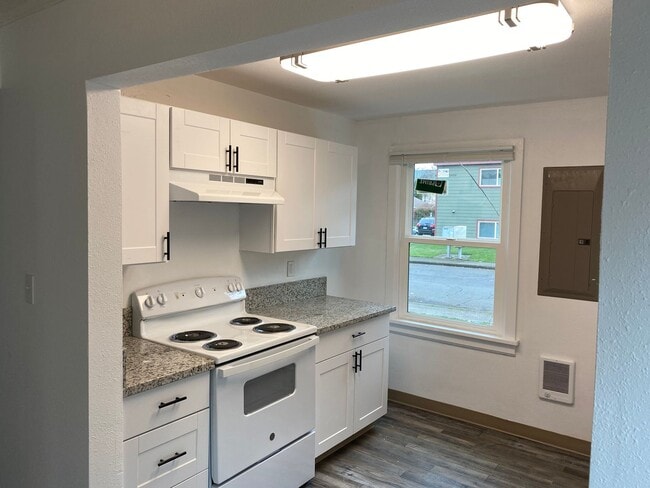 Building Photo - Newly Updated House 1 Mile From OSU Campus!