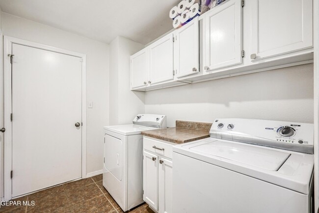 Building Photo - 10904 Duster Dr