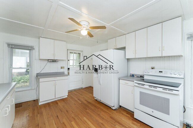 Primary Photo - 225 10th St NW