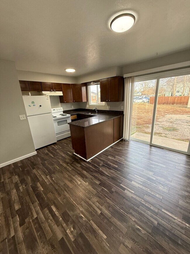 Building Photo - 14086 E 22nd Pl