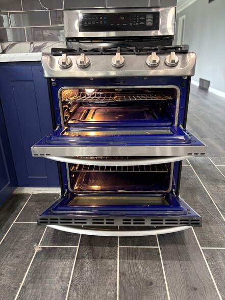 Building Photo - 10624 Mayfield Ave