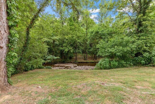 Building Photo - 4 Bedroom Ranch