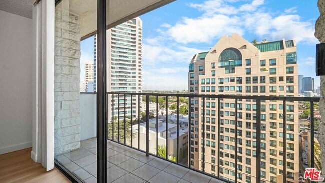 Building Photo - 10535 Wilshire Blvd