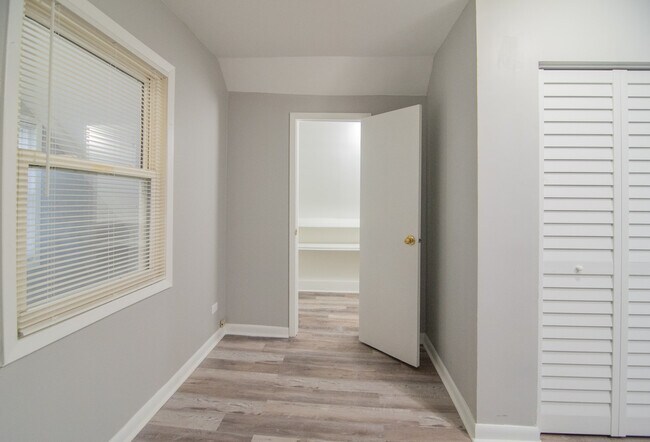 Building Photo - 1234 Grove Ave