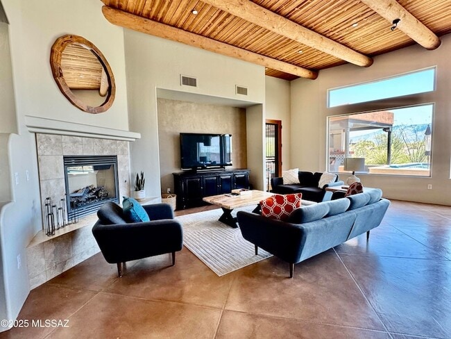 Building Photo - 11096 N Pusch Ridge View Pl