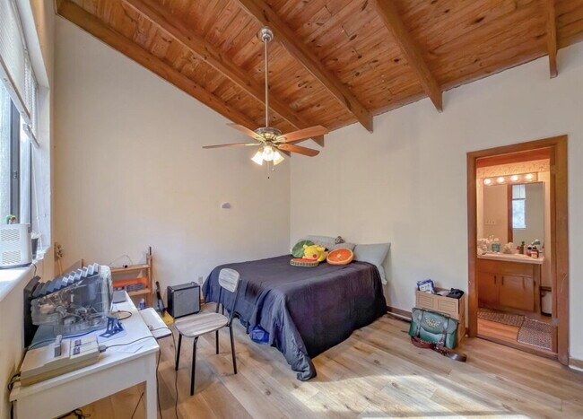 Building Photo - Spacious 1BR Retreat Near FSU & TCC – Vaulted Ceilings, BRAND NEW DECK!