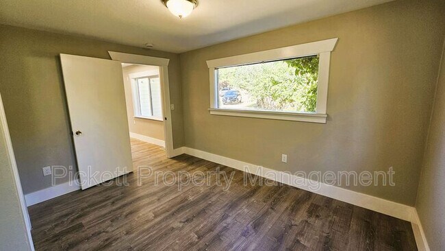 Building Photo - 1604 Jacobsen Blvd