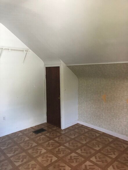 Building Photo - 3036 Greenfield Rd