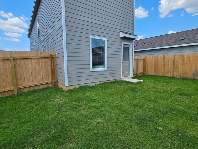 Building Photo - New 4 Bed / 2.5 Bath Home in Jarrell