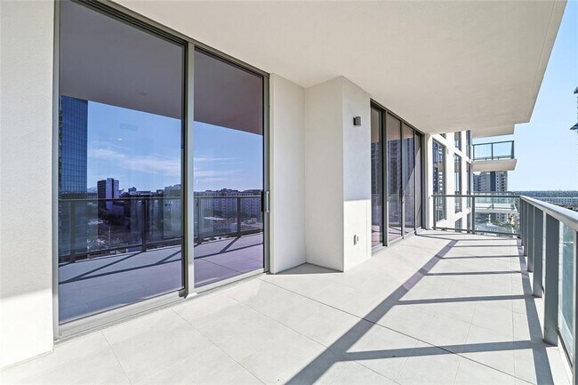 Building Photo - 275 1st Ave S