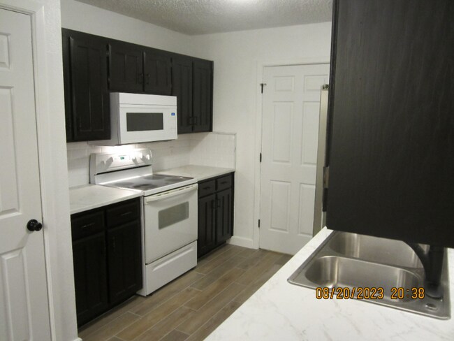 Building Photo - 928 Meadowlark Dr