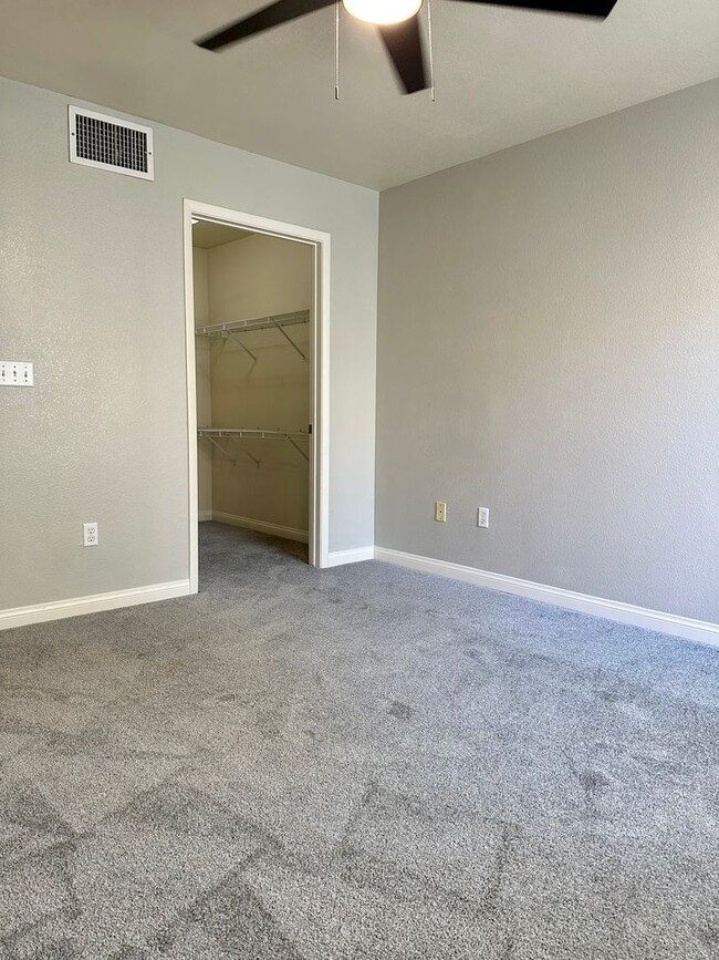 Building Photo - Gorgeous Upstairs 1 Bedroom 1 Bathroom Con...