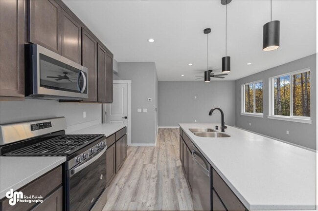 Building Photo - 550 W Galway Dr