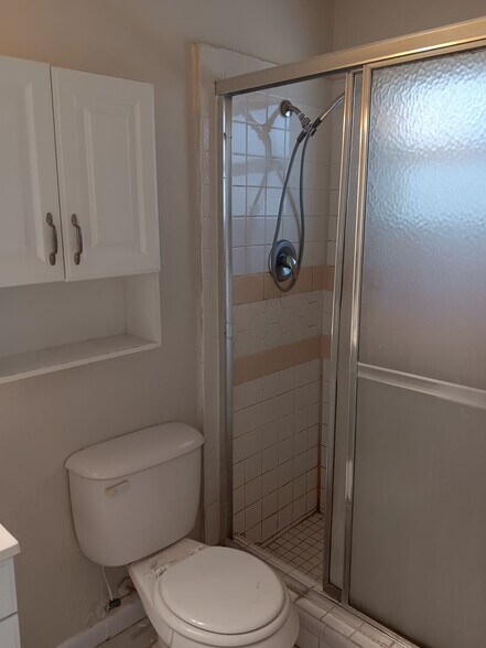 Building Photo - 3/2 Pool home available NOW