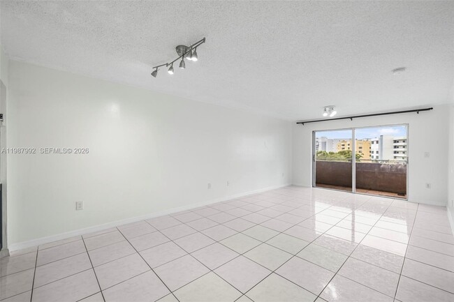 Building Photo - 18001 N Bay Rd