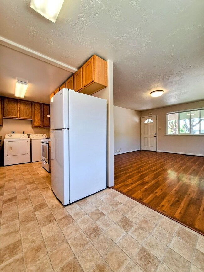 Building Photo - Country Style 3bd Home With Detached Garage