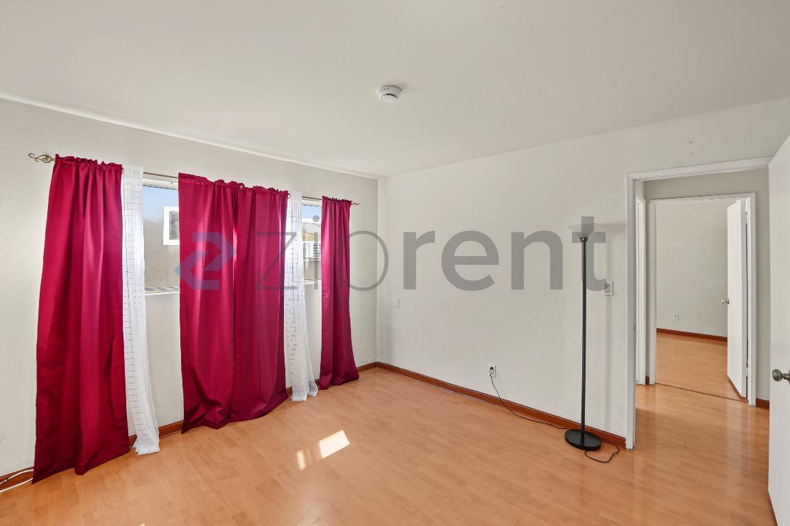 Building Photo - Unit 3