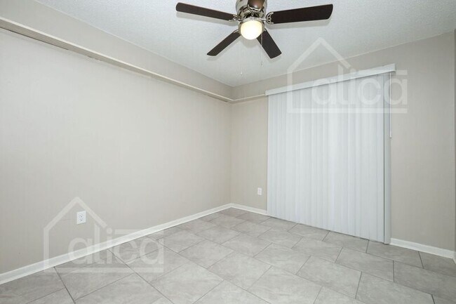 Building Photo - 4006 Luan Dr