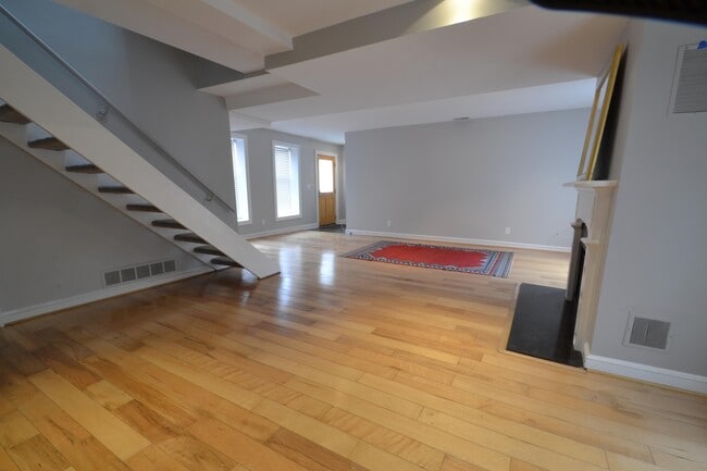 Building Photo - 258 Jackson St