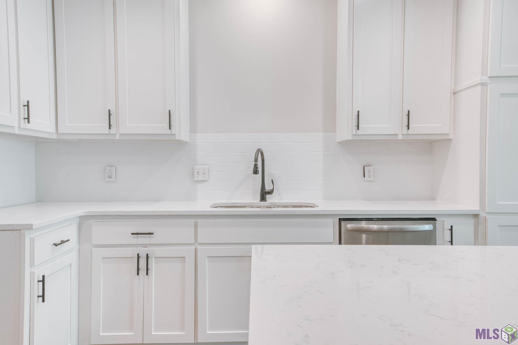 Building Photo - 8065 Lockhart Rd