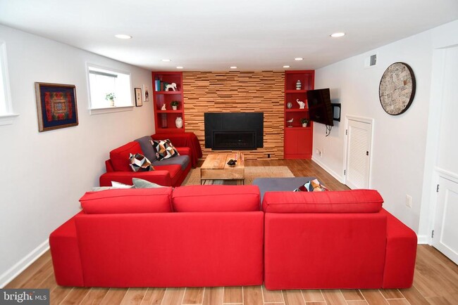 Building Photo - 854 N Liberty St