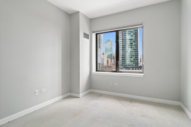 Building Photo - 1322 S Prairie Ave